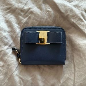 Salvatore Ferragamo Vara Bow Zip Wallet in Navy Blue